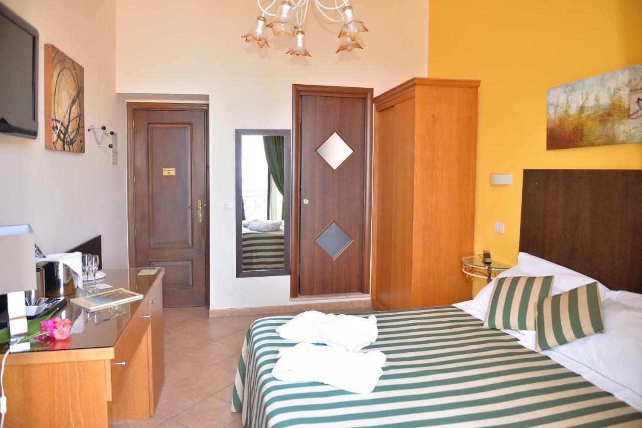 Hotel "La Pensione Svizzera" Taormina Eksteriør bilde